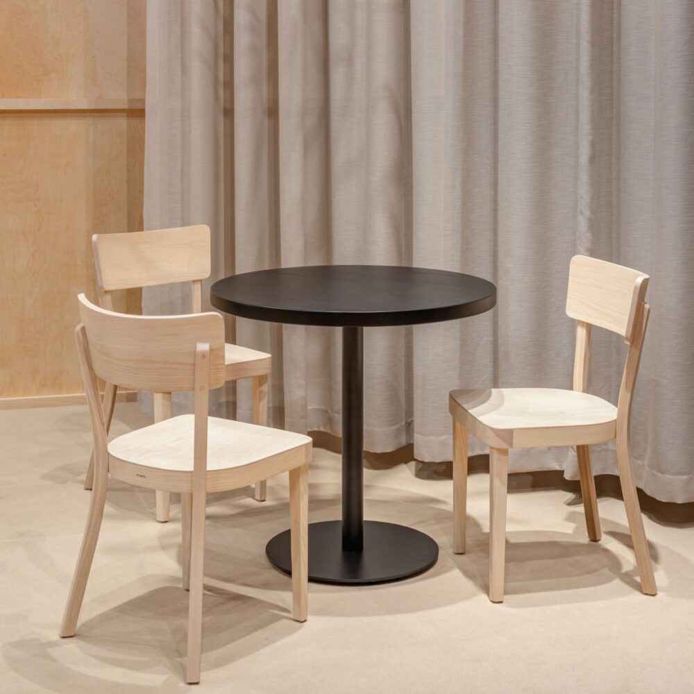 Houten stoelen